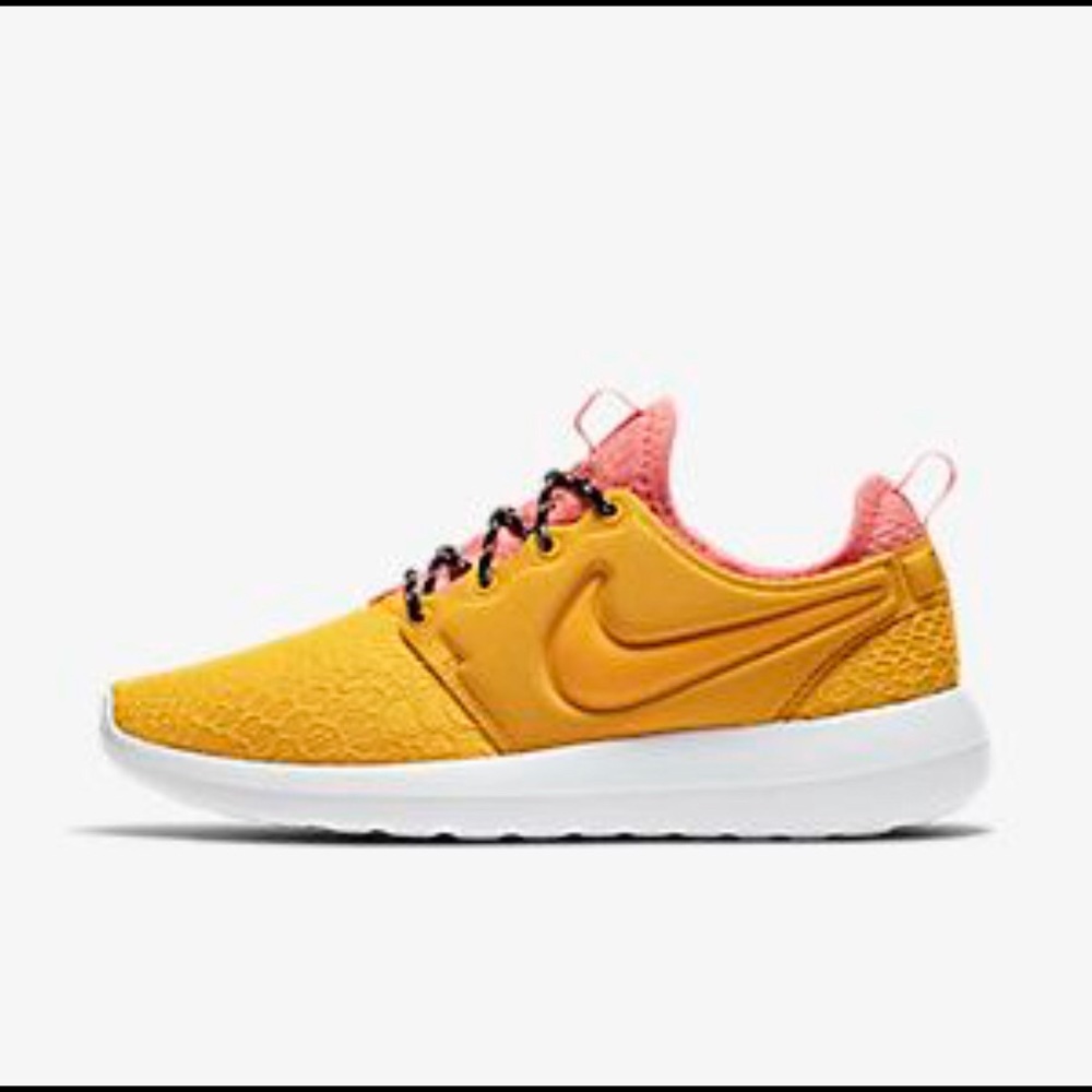 Nike tennis shoes